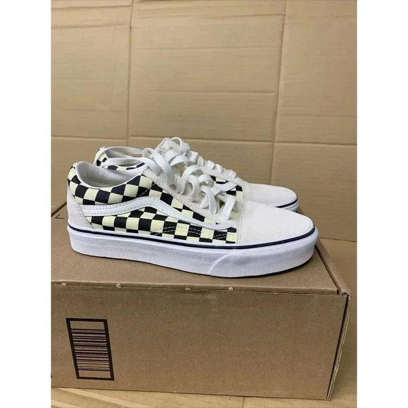 1027. NEW! Vans White Checkerboard-US 6 Mens - Picture 1 of 4